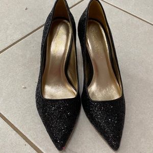 Lilly Pulitzer heals , sparkling black